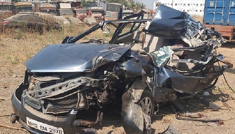 Pune Crime Accident News | Four of a family killed in accident after their car rams into container in Shirur taluka