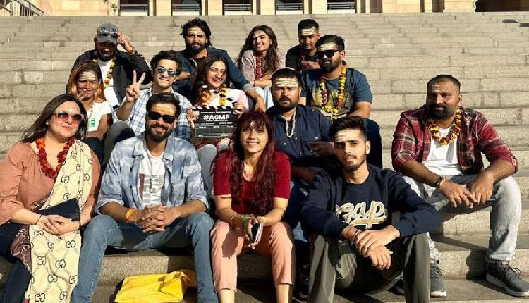 Kashika Kapoor begins shooting for her debut film in Varanasi along with the entire cast; shares big news on the first day of shoot "Guess the movie title #AGMP"