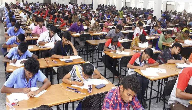 MSBSHSE Pune | Class 10 and 12 students not allowed entry into the examination hall after the due time