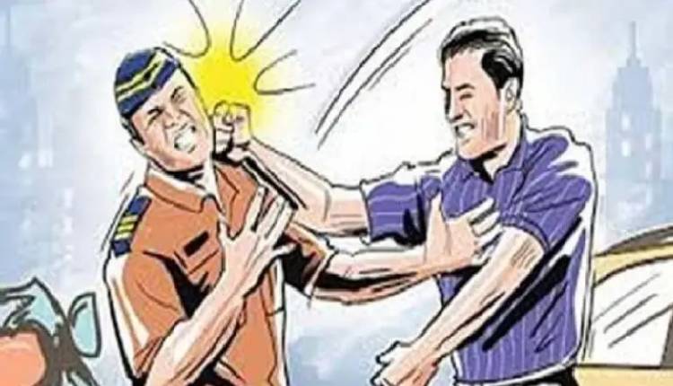 Pune Pimpri Chinchwad Crime | Traffic policeman brutally assaulted in Hinjewadi; Two persons arrested