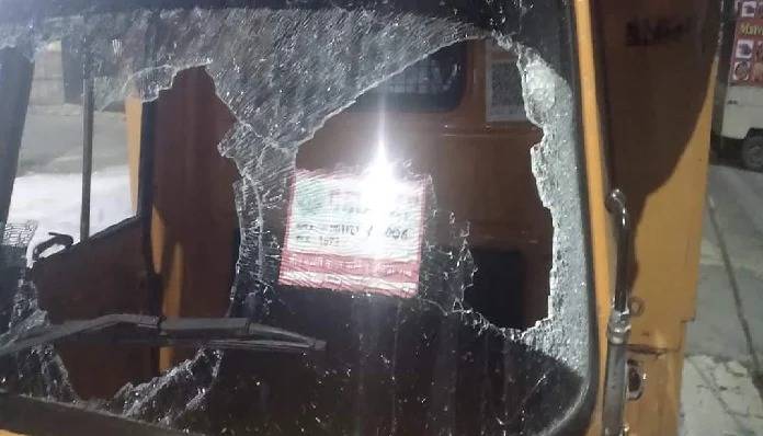 Pune Crime News | Gang goes on rampage in Wanawadi Gaon, vandalises vehicles in area