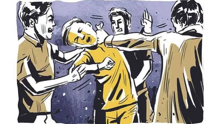 Pune Crime News | Fighting between two groups at Kumbharwada; Cross complaints lodged against each other; Faraskhana Police arrest five people
