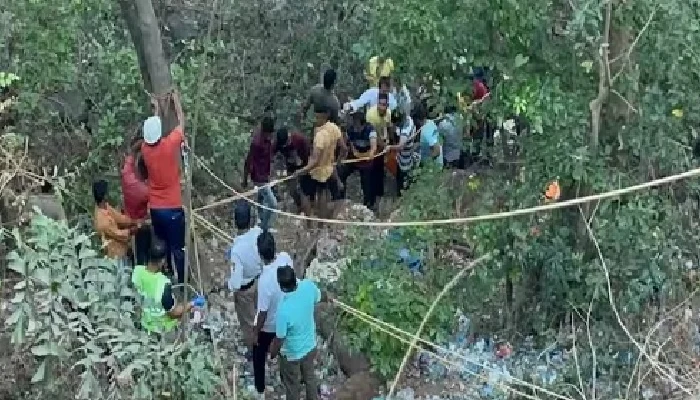 Borghat Accident News | 12 dead as bus from Pune to Mumbai falls into gorge