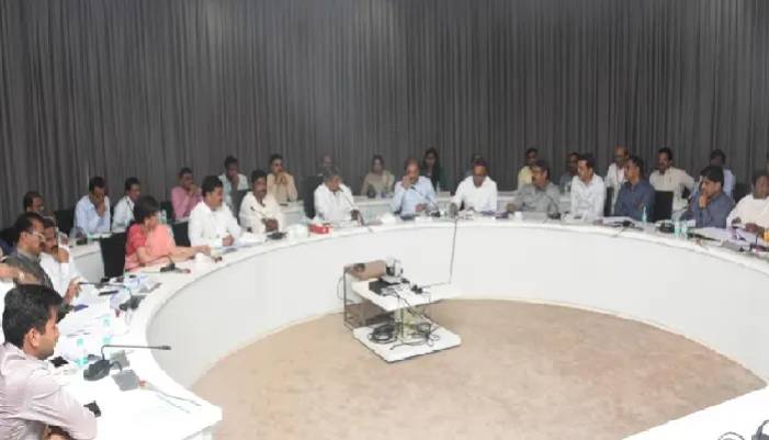Pune Water Supply News | Canal committee meeting: No water cut in Pune at present, says Chandrakant Patil