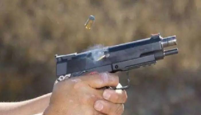 Pune Crime News | Youth fires from pistol to create impression on friends; FIR registered against them at Haveli police station