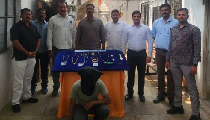 Pune Police Crime Branch News | Notorious criminal, who has 80 house break-in cases registered against him, arrested by Pune police Crime Branch from Narhe; Police seize gold ornaments worth ₹11 lakh