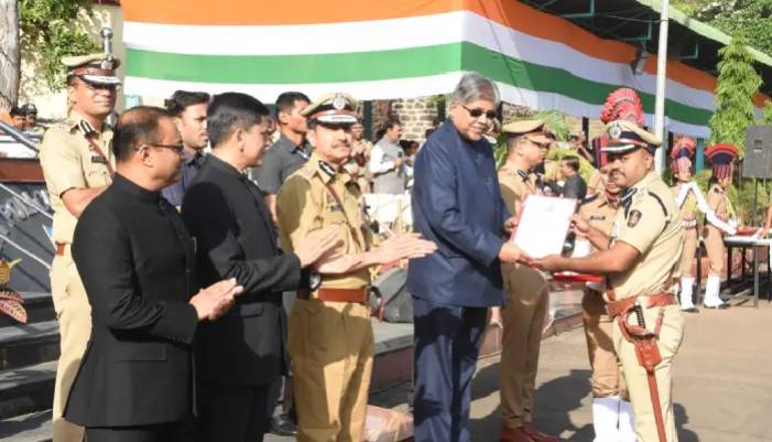 Maharashtra Din In Pune | Maharashtra Day: Guardian Minister Chandrakant Patil hoists national flag; Officials and staff honoured with awards