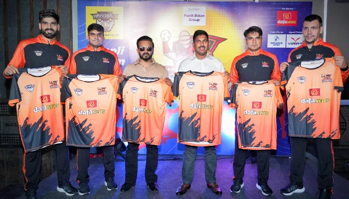 Maharashtra Ironmen Launch Jersey for PHL | Maharashtra Ironmen launch jersey for Premier Handball League in a grand ceremony; Indian cricketer Kedar Jadhav also present at the event