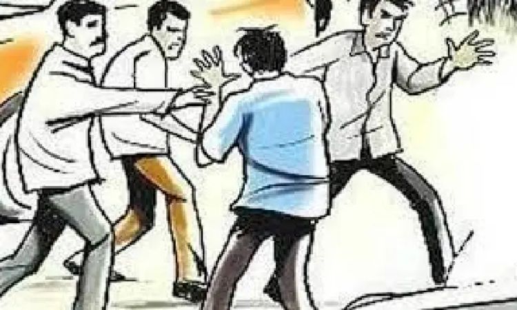 Pune Crime News | Gang thrashes children playing cricket at night; damages their vehicles