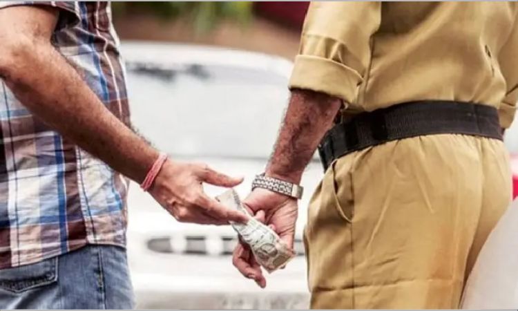 ACB Trap News | Police Havaldar caught red-handed accepting bribe of ₹10,000