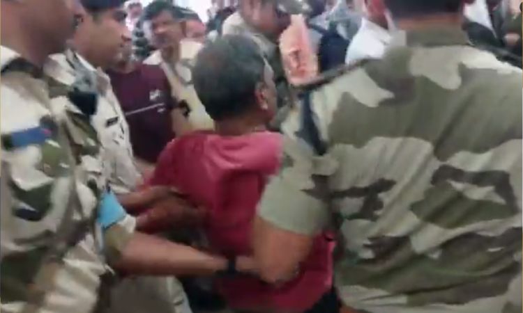 Pune Lohegaon Airport | Passengers agitate at Pune Airport; Flight delayed by 10 hours; CISF jawans forcibly take away three passengers