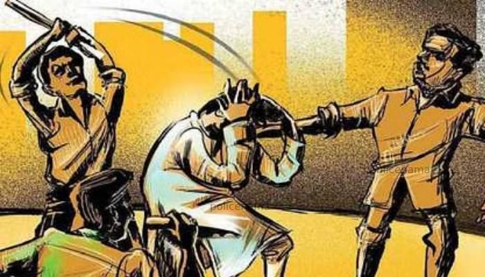 Pune Crime News | Three people waiting for bus on Pune-Solapur highway assaulted and robbed