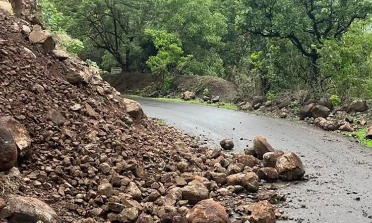 Pune Rains | Landslide Threatens Safety on Sinhagad Ghat Road