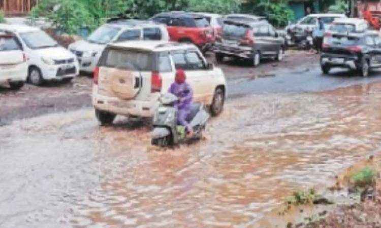 Pune Service Roads Along Highway | Urgent Repair Needed: Service Roads Along Highway in Pune Face Waterlogging Issues