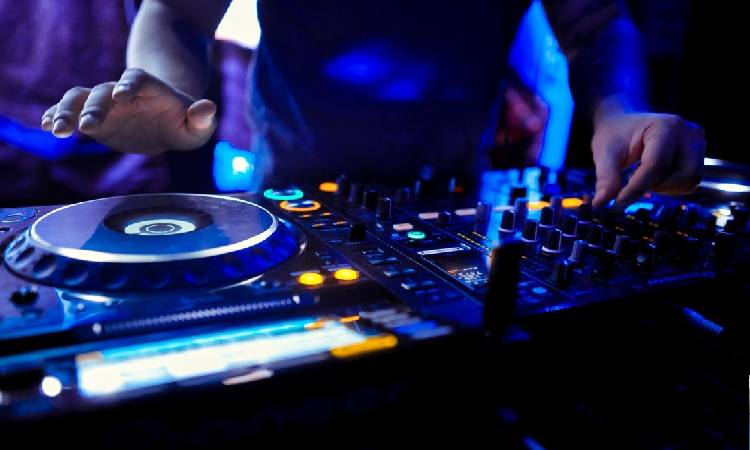 Pune Police | Playing of loud music in restaurants and pubs beyond 10 pm stops; Police crack down on erring establishments