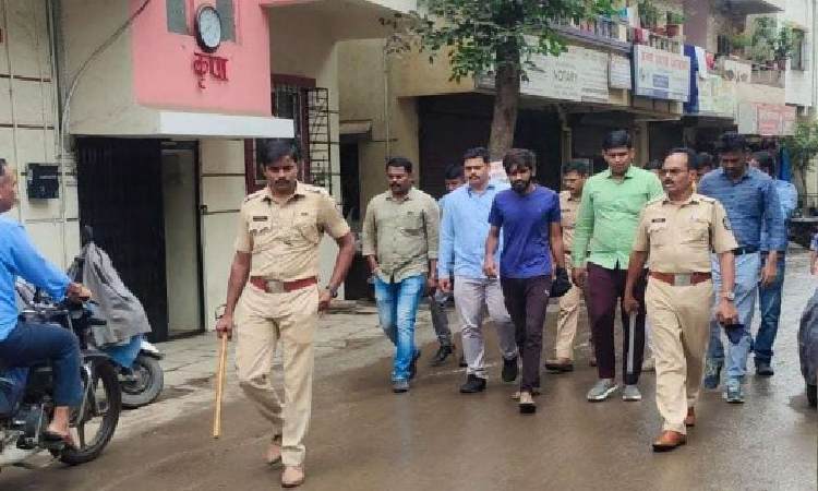 Pune Crime News | Pune: Mundhwa police arrest two persons for spreading terror in Keshav Nagar area, Parade them