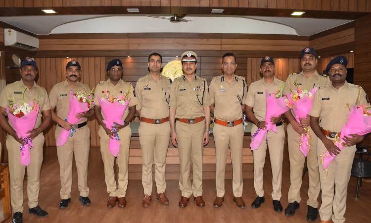 Pune Police News | Pune Police Officers Honored by CP Ritesh Kumar and Jt CP Sandeep Karnik for Apprehending Absconders Declared by NIA