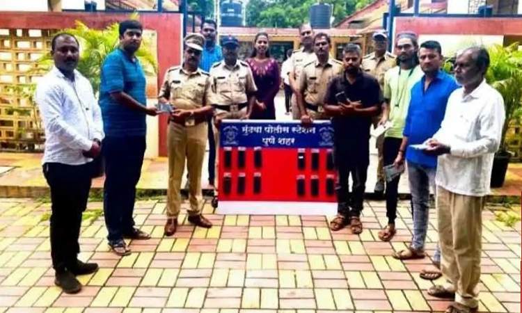 Pune Crime News | Mundhwa police hand over 17 lost mobiles to their owners