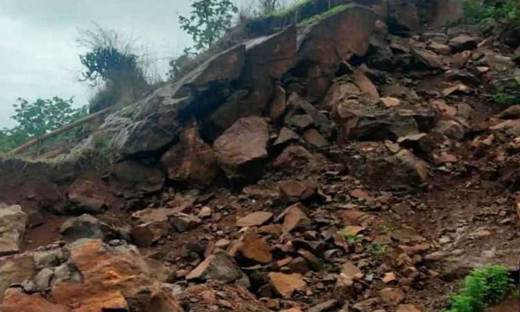 Pune News | Heavy rains lead to landslides in Pokhri Ghat