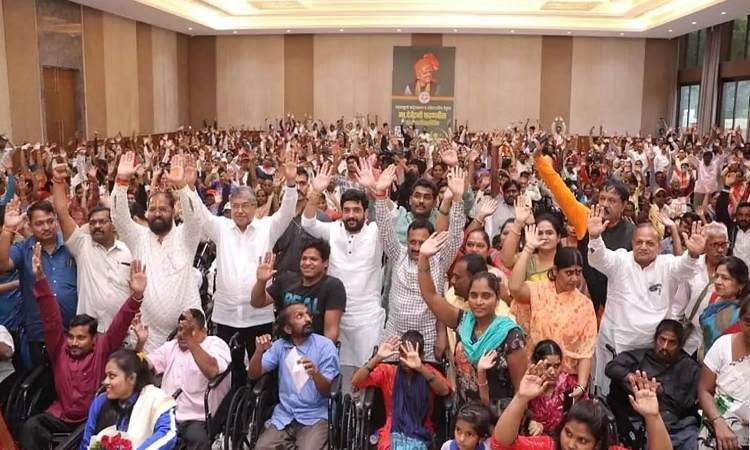 Pune News | Equipment and aids distributed to 2,000 specially abled people; Former mayor Murlidhar Mohol organises programme on birthday of Deputy CM Devendra Fadnavis