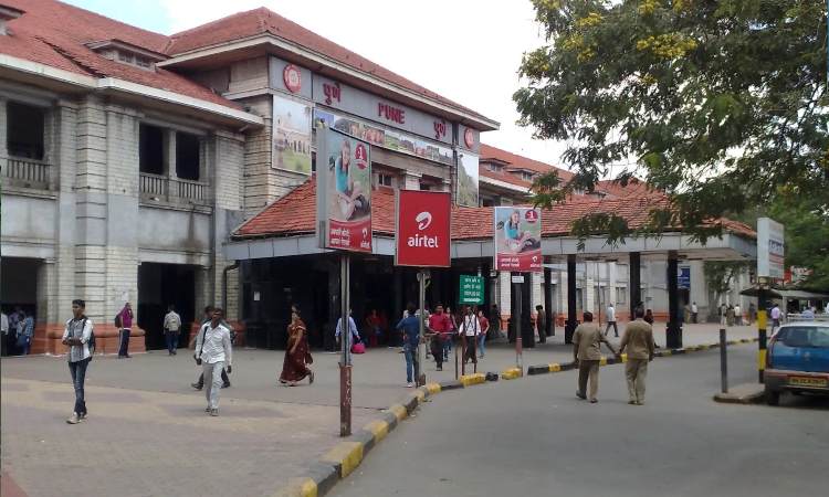 Pune Crime News | Fighting takes place outside cabin of Pune railway station director
