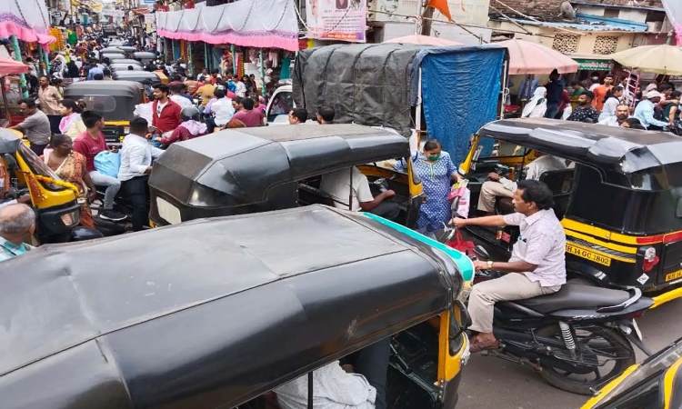 Pune Traffic | Traffic jams in Pune: Netizens give poor rating and bad reviews for Kondhwa Chowk