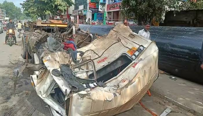Pune Crime News | Container rams into road divider on Hadapsar flyover; Injured driver admitted to hospital